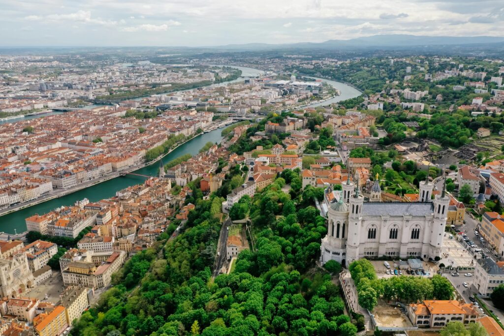 Où organiser un séminaire à moins de 2h de Lyon : 3 destinations idéales