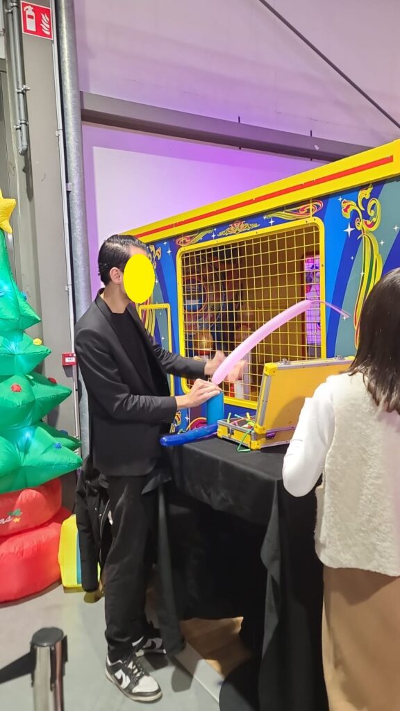 Animations arbre de Noël Lyon : Faites briller les yeux de vos collaborateurs