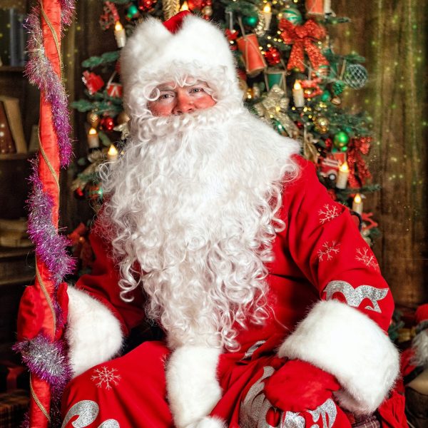 L'Arbre de Noël est l'un des moments les plus attendus de l'année pour les entreprises, les collectivités et les écoles. C'est une occasion unique de rassembler vos collaborateurs et leurs enfants pour une célébration magique et chaleureuse. Chez One Top Event, nous sommes fiers de vous offrir notre expertise en matière d'organisation et de coordination d'Arbres de Noël professionnels à Lyon et dans toute la France.